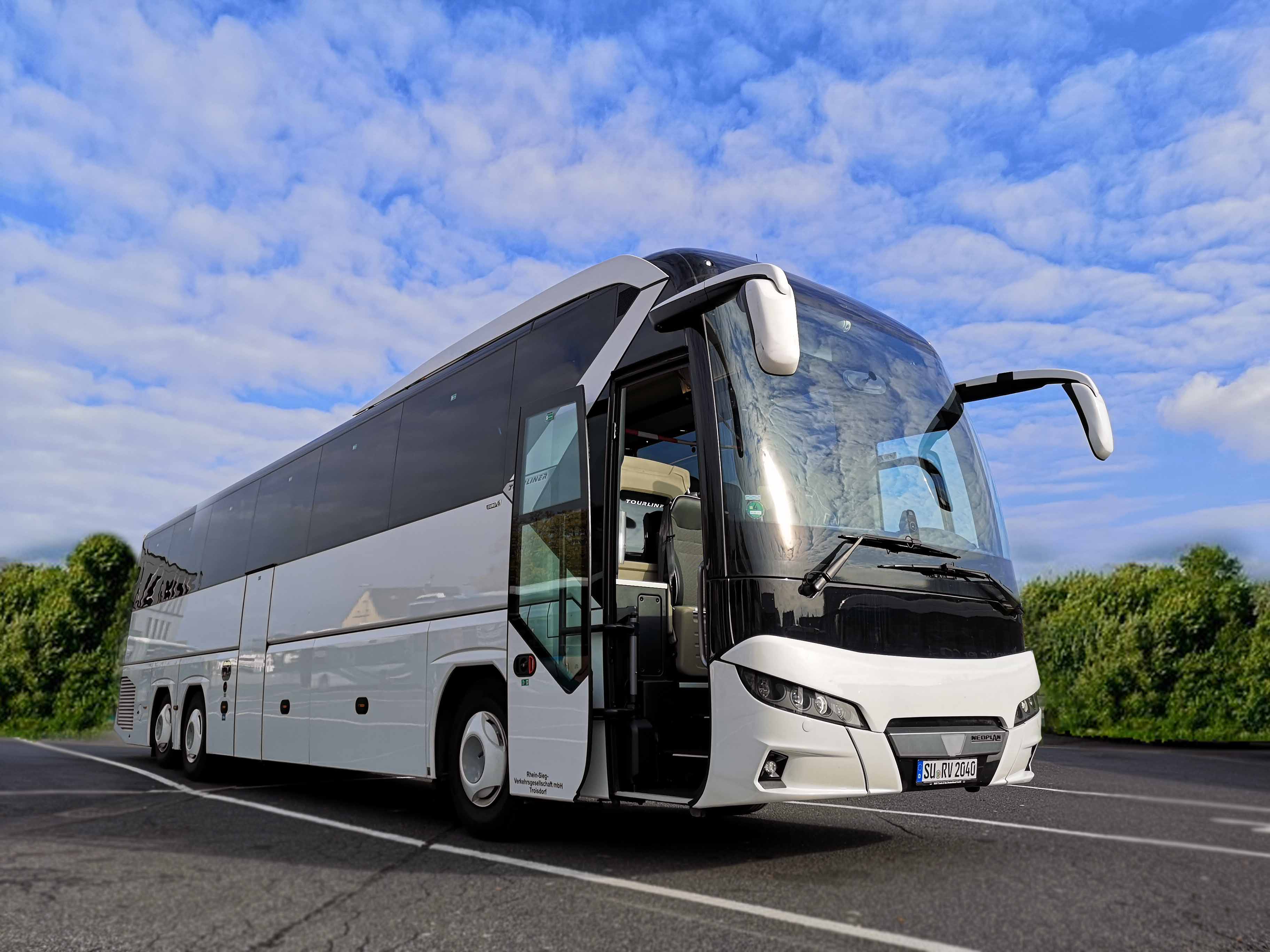 RSVG-Reisebus in weiß